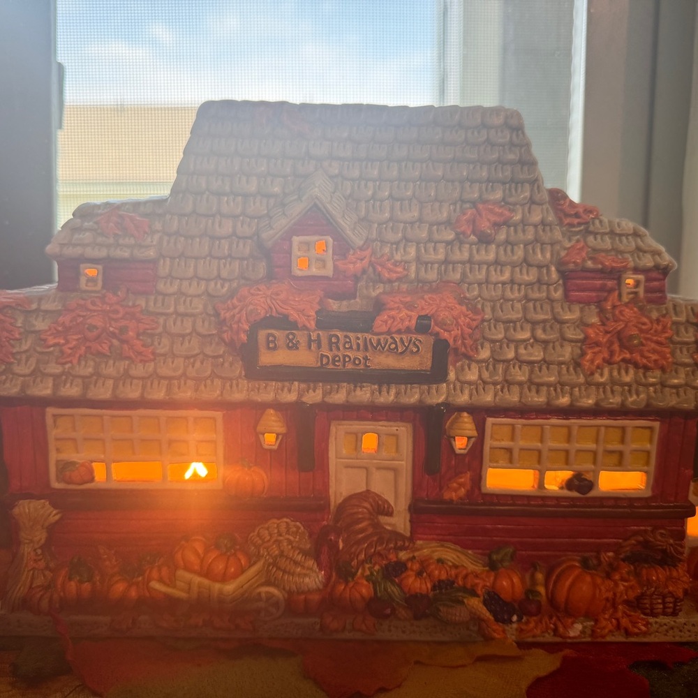 Lighted B&H Railways Depot Building